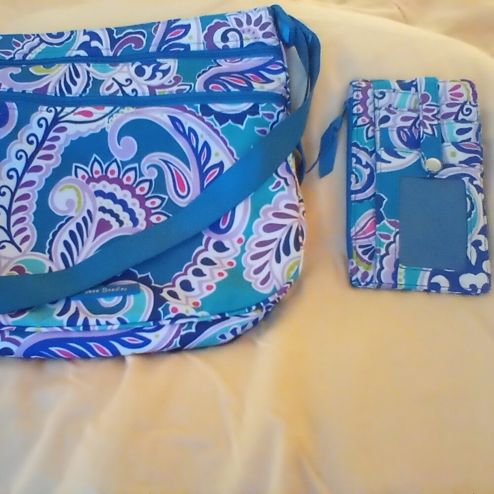 Vera Bradley Lighten Up Triple Zip Hipster.  Waikiki Paisley with matching card